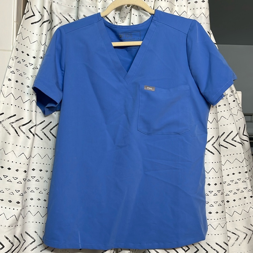 FIGS Catarina One-Pocket Scrub Top - Ceil Blue